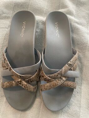Vionic Dava Boa light blue snakeskin cross strap side sandal